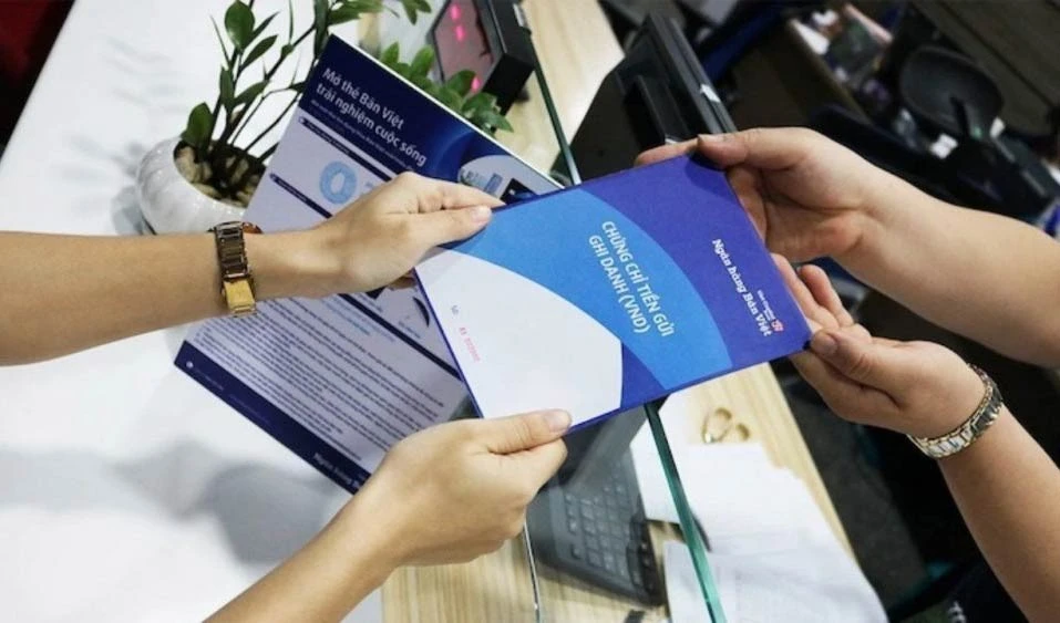 [SPOTLIGHT] Ngân hàng đua phát hành chứng chỉ tiền gửi lãi suất 9%/năm