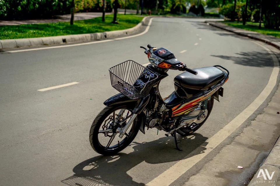 Dân chơi Sài Gòn chi 200 triệu độ "xế cỏ" Honda Wave