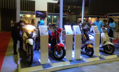 Xe “Tàu” tràn ngập triển lãm Saigon Autotech 2016