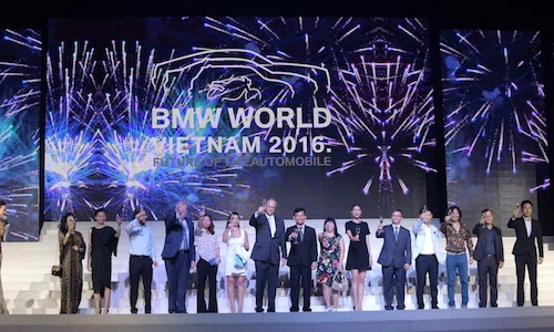 BMW bán được 126 xe tại BMW World Vietnam 2016