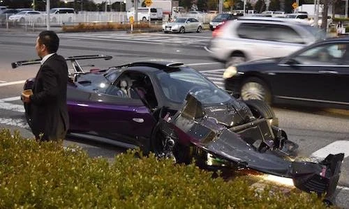 Siêu xe độc bản Pagani Zonda triệu đô gặp nạn “nát đầu” 