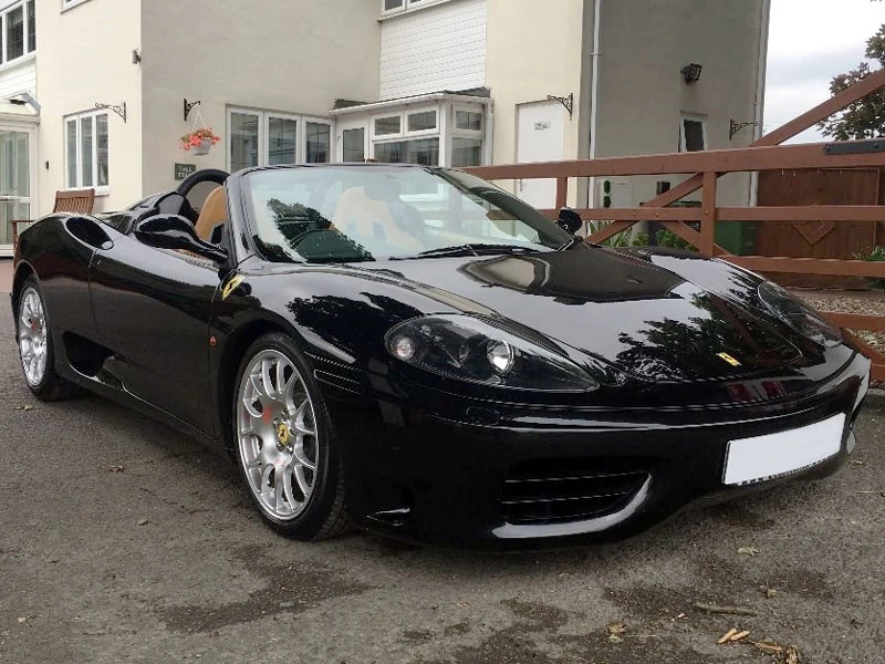 David Beckham rao bán siêu xe Ferrari mui trần tiền tỷ