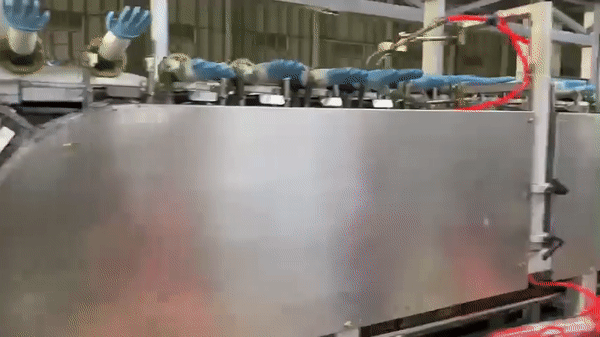 Hiện tại, nhà máy đang tập trung sản xuất găng tay y tế dùng cho thăm khám bệnh nhân. Năm 2022, Đại Nam Glove sẽ sản xuất găng tay phẫu thuật, hướng đến xuất khẩu thị trường Mỹ, châu Âu là chính.