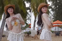 Thúy Kiều FAPTV chào tạm biệt hè với loạt ảnh bikini ấn tượng