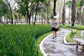 [VIDEO] Không khí Hà Nội trong lành, người dân đổ ra công viên từ sáng sớm