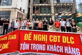 [VIDEO] Dự án Harmony Square Hà Nội chậm bàn giao gần 5 năm, dân căng băng rôn