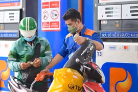 [VIDEO] Bán lẻ xăng dầu lo bị chèn ép khi đầu mối tự quyết giá