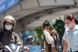 [VIDEO] Hà Nội nóng 40,7 độ C, cao nhất cả nước
