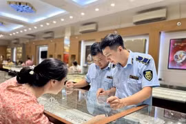 [VIDEO] UBND Hà Nội siết chặt quản lý thị trường vàng, bạc, ngoại tệ