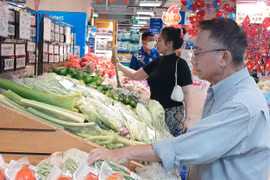 [VIDEO] Chi phí tăng vọt, gia đình TP HCM kiệt quệ dù thắt lưng buộc bụng