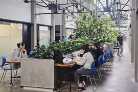 [VIDEO] Coworking ở TPHCM hút khách, giá từ 25.000 đồng