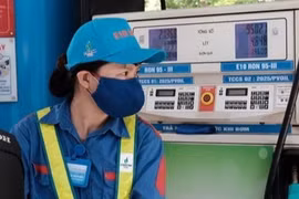 [VIDEO] Xăng E10 giảm mạnh còn 23.660 đồng/lít, rẻ hơn xăng thường 490 đồng