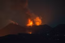 Du khách Mỹ tử vong vì sét đánh khi leo núi lửa Etna 