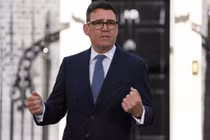 Thách thức nào chờ đợi tân Thủ tướng Anh Andy Burnham?