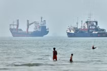 Vì sao Mỹ gặp khó khăn trong việc mở hoàn toàn eo biển Hormuz?