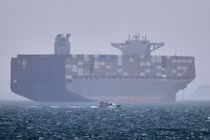 Mỹ nói hỗ trợ thành công hai tàu hàng đi qua eo biển Hormuz 