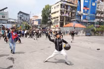 Biểu tình bạo lực ở Nepal, hàng trăm người thương vong