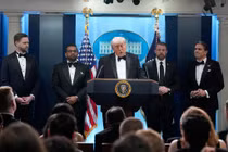 Toàn cảnh diễn biến vụ nổ súng tại nơi ông Trump dự tiệc
