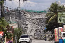 Hiện trường vụ sập tòa nhà 9 tầng đang xây ở Philippines