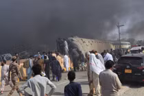 Đánh bom xe tự sát ở Pakistan, hàng chục người thiệt mạng