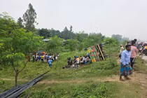 Lật xe tải trên cao tốc ở Bangladesh, hàng chục người thương vong