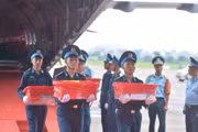 Máy bay không quân chở 7.104 mẫu sinh phẩm hài cốt liệt sĩ tới Hà Nội