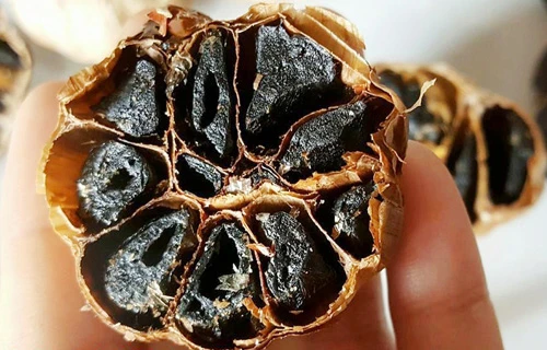 Sự thật về công dụng của tỏi đen làm bằng nồi cơm điện
