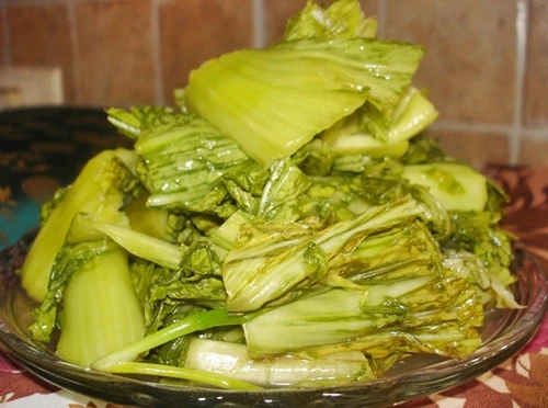 Mẹo hay loại bỏ chất độc trong dưa muối, cà muối 