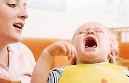 10 giai đoạn bé hay quấy khóc, khó tính phát sợ