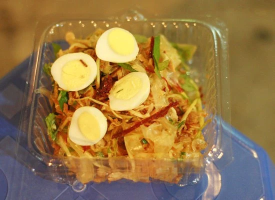 4 địa chỉ ăn bánh tráng trộn ngon nhất Hà thành