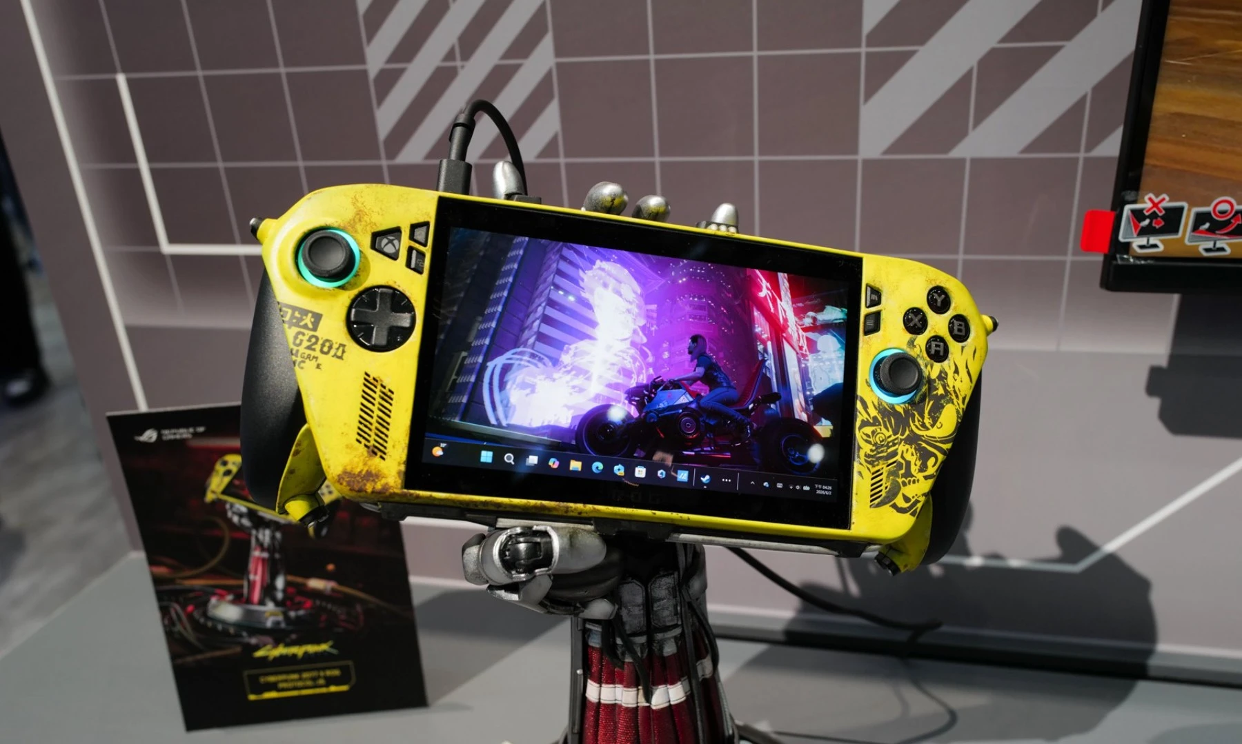 [GALLERY] Asus kỷ niệm 20 năm Xbox Ally với gói nâng cấp từ Computex