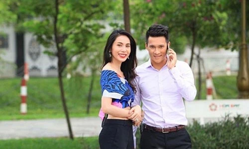 Thủy Tiên chi tiền “khủng” mua điện thoại Vertu tặng chồng 