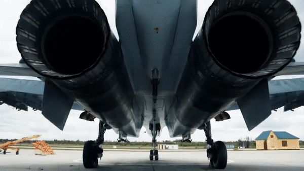 "Chiến thần" Su-30SM thuộc thế hệ 4++ và là một biến thể của tiêm kích Su-30MKI do Sukhoi sản xuất.
