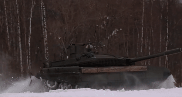 Từ dòng T-90M trở đi, hệ thống điều hòa đã được Nga lắp đặt giúp kíp lái xe tăng thoải mái. Ngoài ra Moscow cũng trang trang bị hệ thống điều hòa cho các dòng xe tăng cũ.