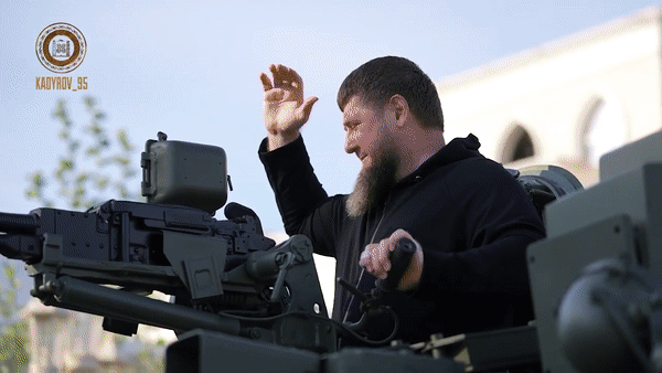 "Akhmat Sila" là khẩu hiệu đề cập tới cha của tướng Kadyrov và thường được lính Chechnya hô khi tham chiến.