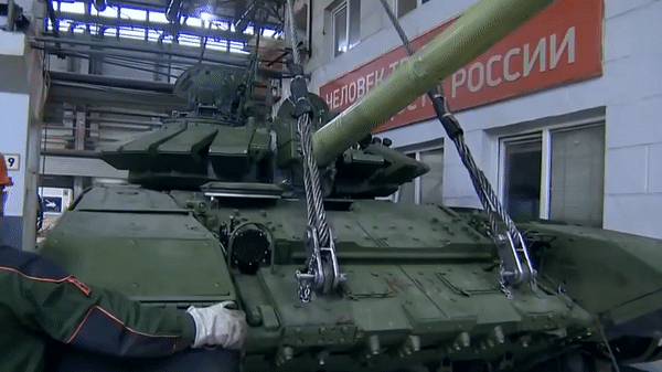 Các xe tăng T-72, T-80 đang được Nga tích cực nâng cấp lên chuẩn T-72B3M và T-80BVM.