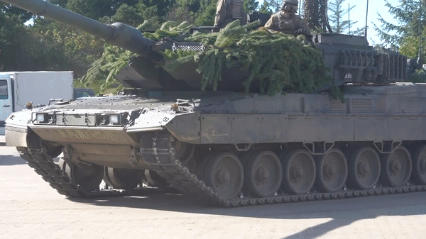 Hệ thống trang thiết bị trên Leopard 2A7 rất hiện đại, trước hết là ở khả năng hỗ trợ quan sát cho kíp lái.