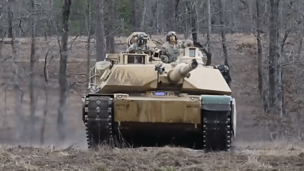 Trong thực tế, chỉ có một xe tăng M1 Abrams duy nhất bị phá hủy trong chiến tranh vùng Vịnh, nhưng do quân đội Mỹ bắn nhầm.