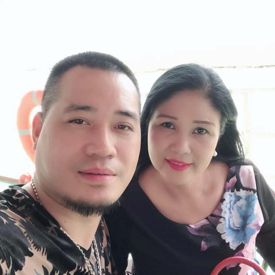 NSND Thanh Ngoan hạnh phúc bên chồng kém 7 tuổi 