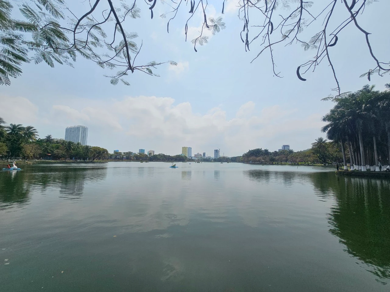 Nạo vét hồ lớn nhất Đà Nẵng, bùn chưa biết đổ đi đâu