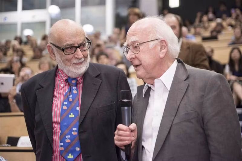  10. Giúp hai nhà vật lý đạt giải Nobel. Năm 2013, Peter Higgs và François Englert đã được trao giải Nobel Vật lý vì công trình tiên đoán về cơ chế Higgs. Ảnh: UCI Sites - UC Irvine.