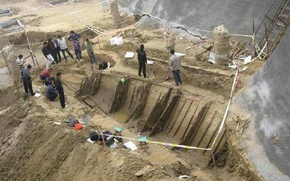 Sau mưa lớn, tàu cổ 700 năm lộ diện chứa báu vật quý hơn vàng