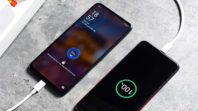  iPhone, Samsung hay điện thoại Trung Quốc đúng trong tranh cãi sạc pin?