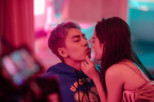 Hóa “sugar baby”, single mom đắt giá nhất showbiz gây sốt