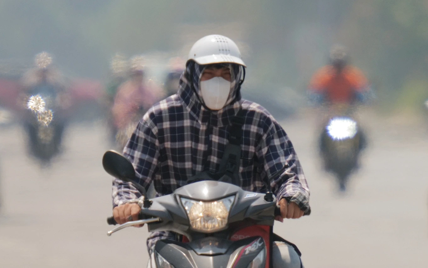 [VIDEO] Nắng nóng gay gắt trên toàn quốc, nhiệt độ trên 40°C