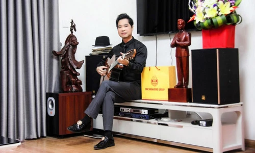 Style nhà cửa “tắc kè hoa” của ca sĩ Ngọc Sơn bị đồn sắp lấy vợ ở tuổi 49