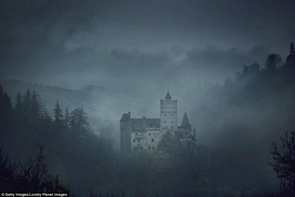 Rùng rợn trải nghiệm Halloween ở lâu đài Dracula