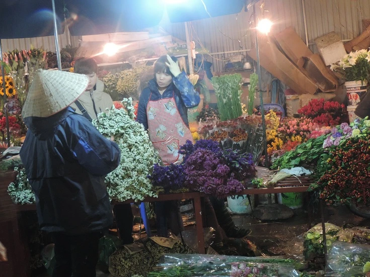 Chợ hoa Quảng Bá tấp nập trước ngày 8/3