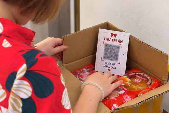 Quét mã QR bưu phẩm “tri ân”, người mua hàng có thể mất tiền 