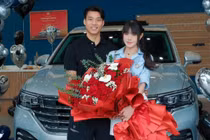 Sau đám cưới, Văn Thanh sắm thêm xế hộp cho vợ